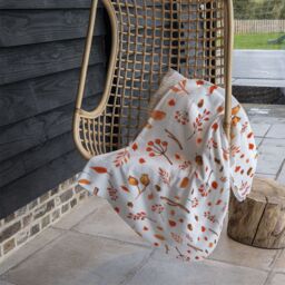 Benjamin Tate Design Acorns & Leaves Blanket in Natural - Size: 120 cm x 150 cm - thumbnail 4