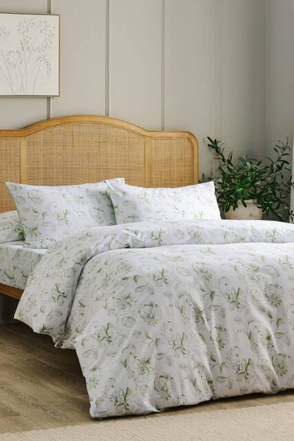 CHRISTY 'Amelia' Floral Cotton Percale Duvet Cover Set in White - Size: King - image 1