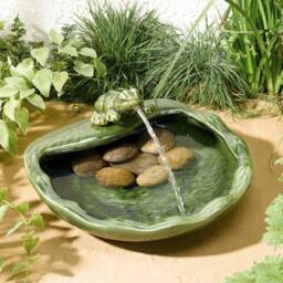 Marco Paul 32cm Green Ceramic Frog Solar Water Fountain