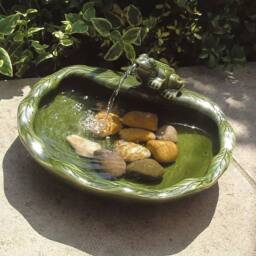 Marco Paul 32cm Green Ceramic Frog Solar Water Fountain - thumbnail 3