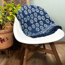 KDMD Handmade Indigo Throw - 170x120cm - Chhota Flower in Blue - Size: 170x120 cm