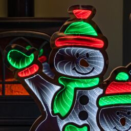 Samuel Alexander 65cm Infinity Standing Snowmen Family on Metal Base with White, Red & Green LEDs in White - thumbnail 4
