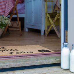 Artsy Mats Cead Mile Failte Doormat - Regular 60x40cm in Black - Size: 40 cm x 60 cm - thumbnail 3