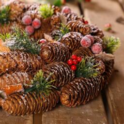 Dibor Traditional Berries Winter Autumn Wreath Front Door Christmas Wreath 36cm in Grey - thumbnail 3