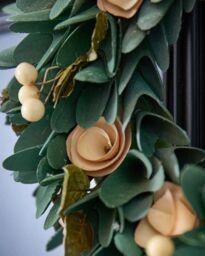 Dibor Crocus & Berry Festive Decor Front Door Christmas Wreath 35cm in Green - thumbnail 4