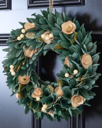 Dibor Crocus & Berry Festive Decor Front Door Christmas Wreath 35cm in Green - thumbnail 3