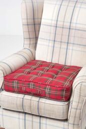 Homescapes Edward Tartan Cotton Armchair Booster Cushion in Red - Size: 50 cm x 50 cm
