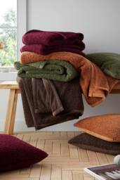 Catherine Lansfield 'So Soft Velvet Boucle' Blanket Throw in Chocolate - Size: 130 cm x 170 cm - thumbnail 5