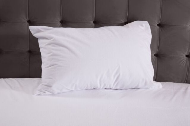 The Linen Consultancy 'TLC 5 Star Hotel Concept' Terry Waterproof PU Mattress & Pillow Protector Set in White - Size: King - image 1