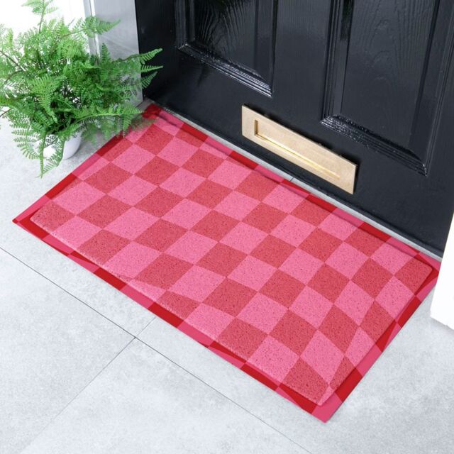 Artsy Mats Fuchsia Wavy Checkerboard Indoor & Outdoor Doormat - 70x40cm in Red - Size: 40 cm x 70 cm - image 1