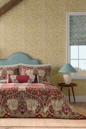 Morris & Co 'Honeysuckle & Tulip' Cotton Duvet Cover Set in Dark Red - Size: King