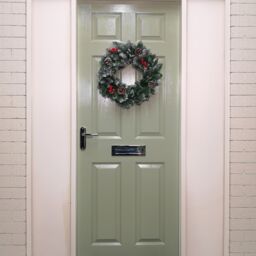 Samuel Alexander 45cm Snow Tipped Green Wreath Christmas Decoration with 125 Tips, Pine Cones & Berries in Grey - thumbnail 2