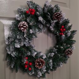 Samuel Alexander 45cm Snow Tipped Green Wreath Christmas Decoration with 125 Tips, Pine Cones & Berries in Grey - thumbnail 3