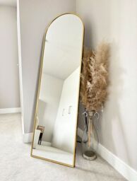 Downton Interiors Stunning Gold Arched Metal Frame Wall or Floor Standing Dressing Mirror 145cm x 45cm - Soho Collection - Size: XL