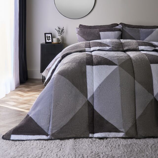 OHS Geometric Teddy Fleece Coverless Duvet Quilt Geo Bedding Set 10.5 TOG Pillowcase in Light Grey - Size: King - image 1