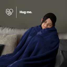 LIVIVO Ultra Soft Flannel Fleece Throw Blanket in Mid Blue - Size: 130 cm x 150 cm - thumbnail 3