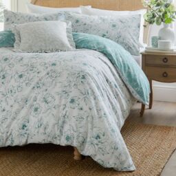 Wylder Bella Reversible Floral Duvet Cover Set in Blue - Size: Super King - thumbnail 4