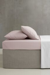 Catherine Lansfield 'Easy Iron Percale' Combed Polycotton 25cm Depth Sheet in Pink - Size: Double Fitted - thumbnail 1