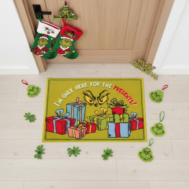 Garden Greatness Grinch Here For The Presents Doormat in Green - Size: 1 Pack - image 1