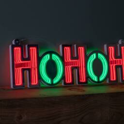 Samuel Alexander 40cm Hanging Ho Ho Ho Infinity Mirror Sign with Red & Green LEDs in Black - thumbnail 4