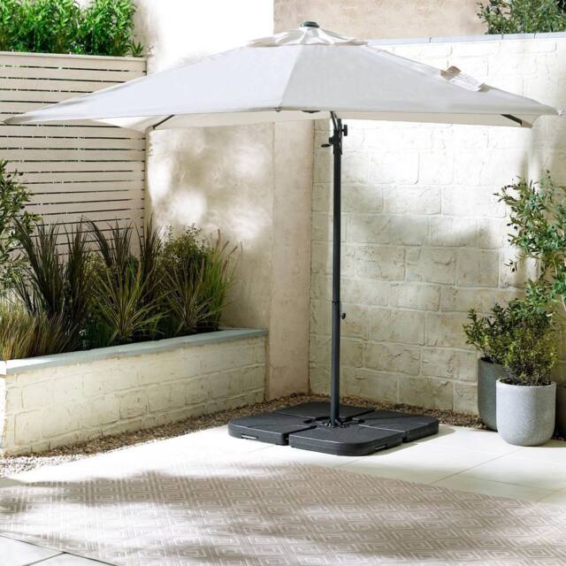 FurnitureboxUK Cantilever Square Outdoor Parasol & Base in Cream