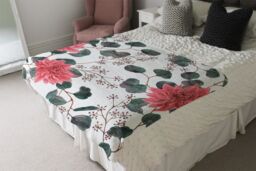 Benjamin Tate Design Red Flowers Green Leaves Blanket in Natural - Size: 120 cm x 150 cm - thumbnail 3