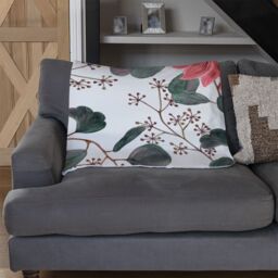 Benjamin Tate Design Red Flowers Green Leaves Blanket in Natural - Size: 120 cm x 150 cm - thumbnail 2