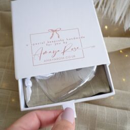 Amaya Rose Ltd In Memory of PLAIN Feather Heart Bauble Gift Boxed in Clear - thumbnail 3
