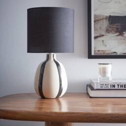 K LIVING Toga Black Stripe Ceramic Table Lamp - thumbnail 1