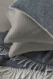 Murmur 'Ennis' Wool Cushion in Navy - Size: 45 cm x 45 cm - thumbnail 2