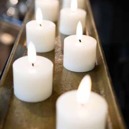 Lemon Pavilion Furniture and Decor Luxe Collection Set Of 6 Natural Glow Led Tealight Candles in White - thumbnail 5