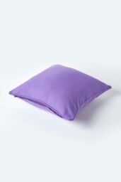 Homescapes Cotton Plain Cushion Cover in Purple - Size: 30 cm x 30 cm - thumbnail 3