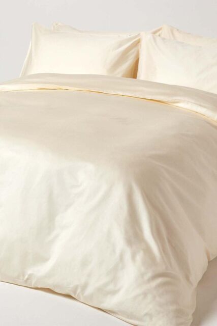 Homescapes Sateen Cotton Duvet Cover Set 400 TC in Cream - Size: Single - image 1