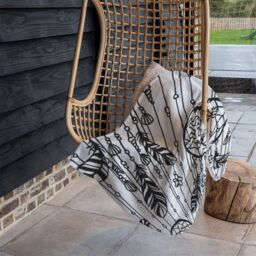 Benjamin Tate Design Black Contour Blanket in Natural - Size: 120 cm x 150 cm - thumbnail 4