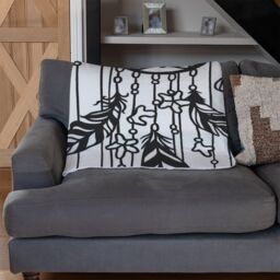Benjamin Tate Design Black Contour Blanket in Natural - Size: 120 cm x 150 cm - thumbnail 2