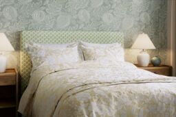 Sanderson 'Pyramus' Cotton Duvet Cover Set in Gold - Size: Super King - thumbnail 2