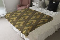 Benjamin Tate Design Black & Gold Striped Triangles Blanket in Natural - Size: 120 cm x 150 cm - thumbnail 3