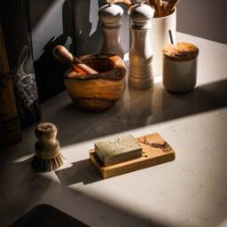 Selbrae House Stag Prince Oak Soap Dish & Soap Set in Light Oak - thumbnail 2