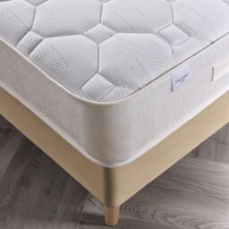 Rest Relax Faye 1000 Pocket Sprung Quilted Mattress in White - Size: Single - thumbnail 5