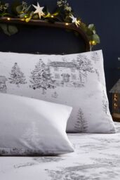 Furn Midwinter Toile Festive Reversible Duvet Cover Set in White - Size: Double - thumbnail 3