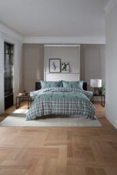 The Lyndon Company Highland Fell 100% Cotton Duvet Cover Set - Stag Print Bedding in Green - Size: King - thumbnail 1