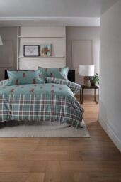 The Lyndon Company Highland Fell 100% Cotton Duvet Cover Set - Stag Print Bedding in Green - Size: King - thumbnail 2