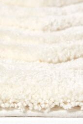 Homescapes Super Absorbent Soft Pattern Thick Bathmat in White - thumbnail 3