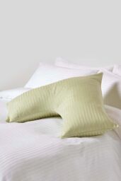 Homescapes Egyptian Cotton Super Soft V Shaped Pillowcase 330 TC in Green - thumbnail 2