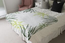 Benjamin Tate Design Green Leaf Border Blanket in Natural - Size: 120 cm x 150 cm - thumbnail 3