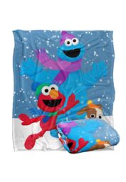 Sesame Street Furry Friends Forever Elmo Cookie Monster Snow Run Silky Touch Super Soft Throw Blanket 152 X 127 cm in White - thumbnail 2