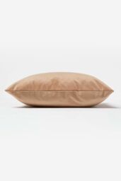 Homescapes Luxury Soft Velvet Cushion in Beige - Size: 30 cm x 50 cm - thumbnail 4
