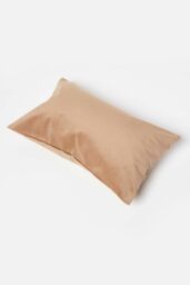 Homescapes Luxury Soft Velvet Cushion in Beige - Size: 30 cm x 50 cm - thumbnail 5