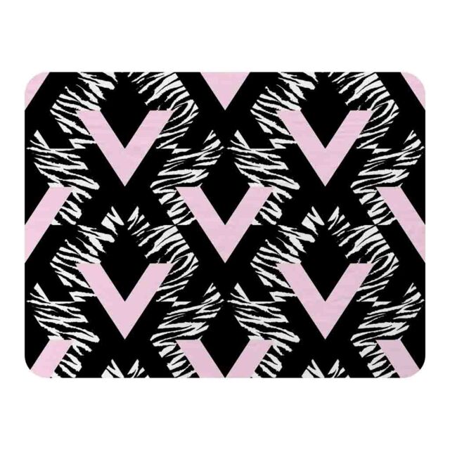 Benjamin Tate Design Geometric Animal Print Blanket in Natural - Size: 120 cm x 150 cm - image 1
