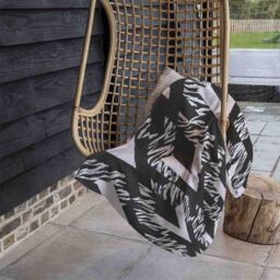Benjamin Tate Design Geometric Animal Print Blanket in Natural - Size: 120 cm x 150 cm - thumbnail 4